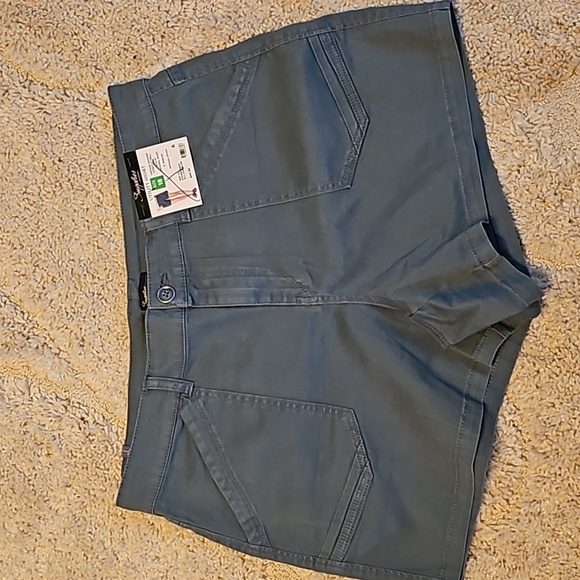 Cargo shorts - Picture 1 of 5